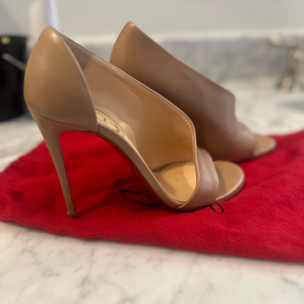 Christian Louboutin Phoebe 100 Nappa heels in Nude, Size 37